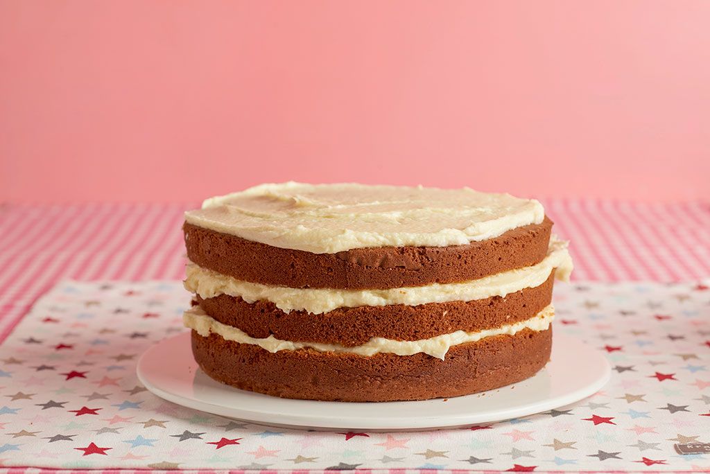 naked-cake-buttercream-chocolate-blanco-rojos-rosas-1