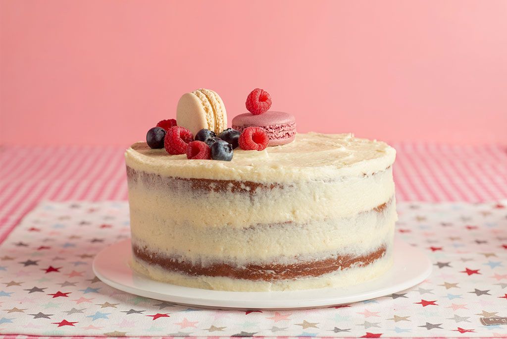 naked-cake-buttercream-chocolate-blanco-rojos-rosas-4