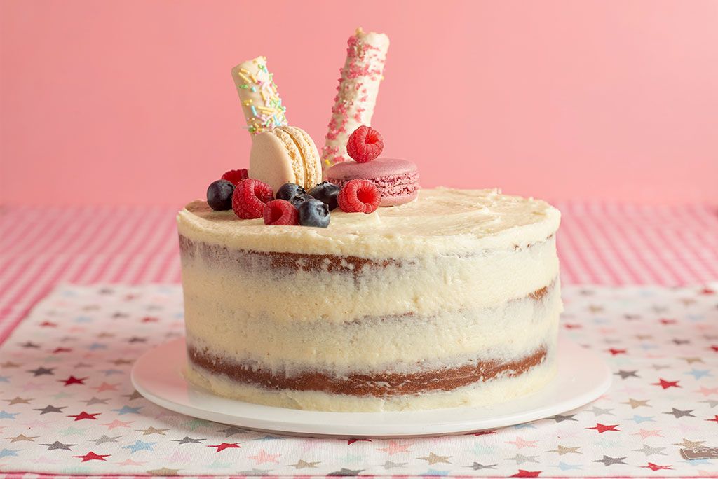 naked-cake-buttercream-chocolate-blanco-rojos-rosas-5